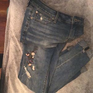 Lolita Skinny Lucky Brand 4/27 A  distressed, embroidered med. wash jeans